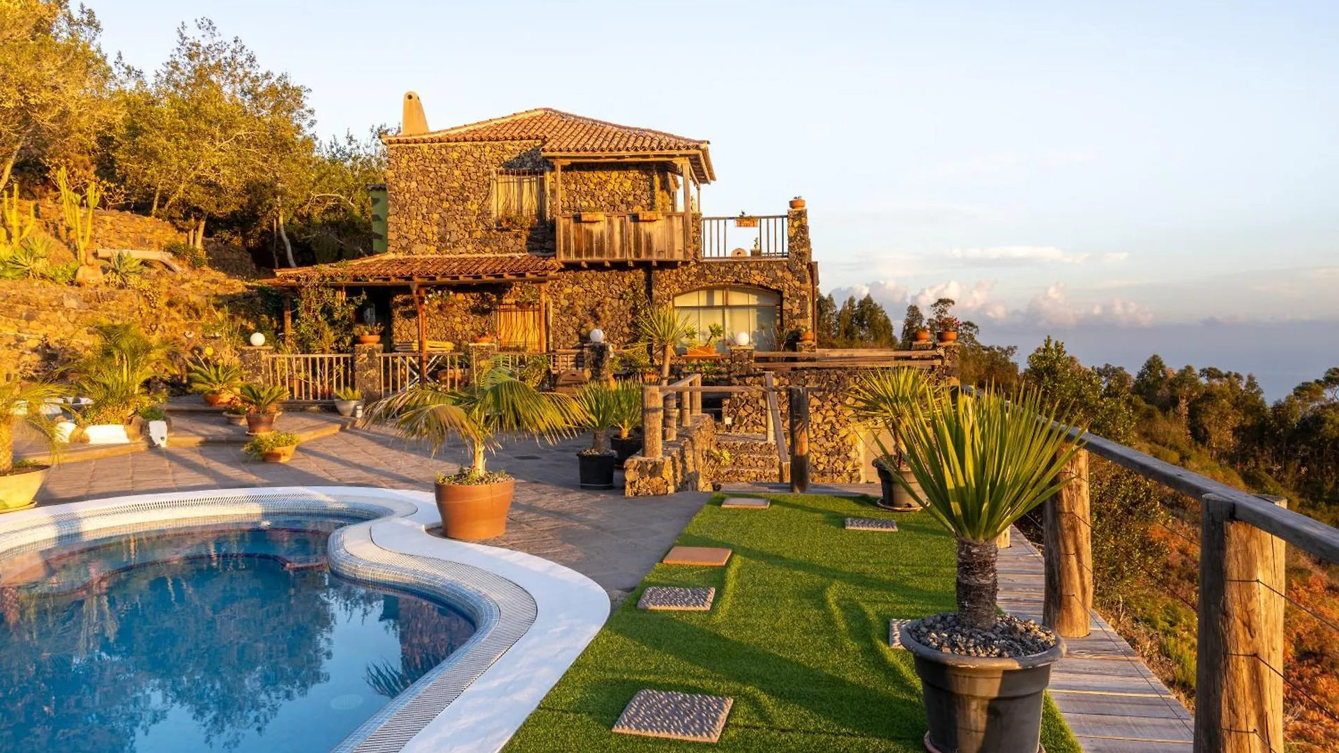 Casa Rural La Perla Negra contacts